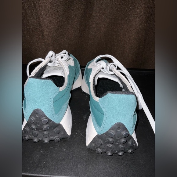 New Balance 327 Men 9/WMS 10.5 NWOB New Spruce Never Worn green white off-white - Picture 11 of 15